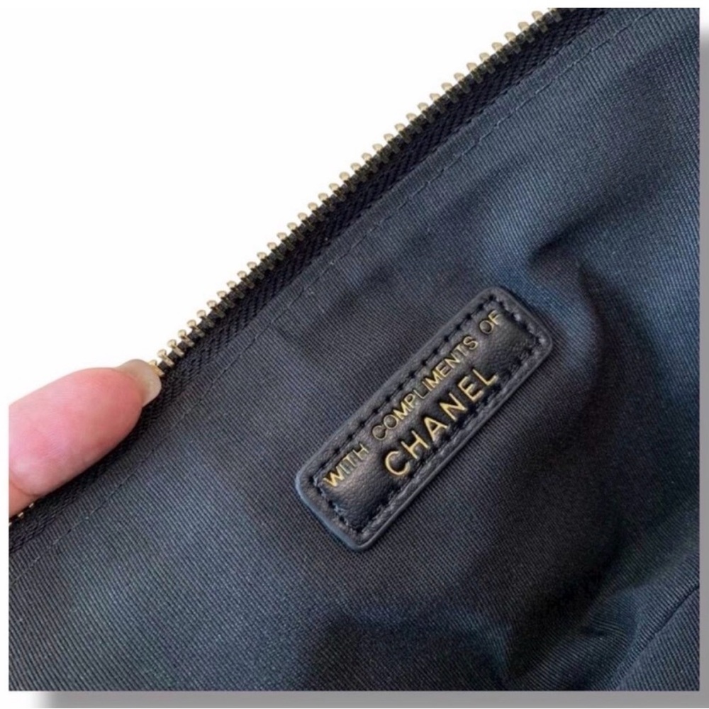 CHANEL MAKEUP VELVET POUCH (LAST STOCK) - Picture 2 of 4
